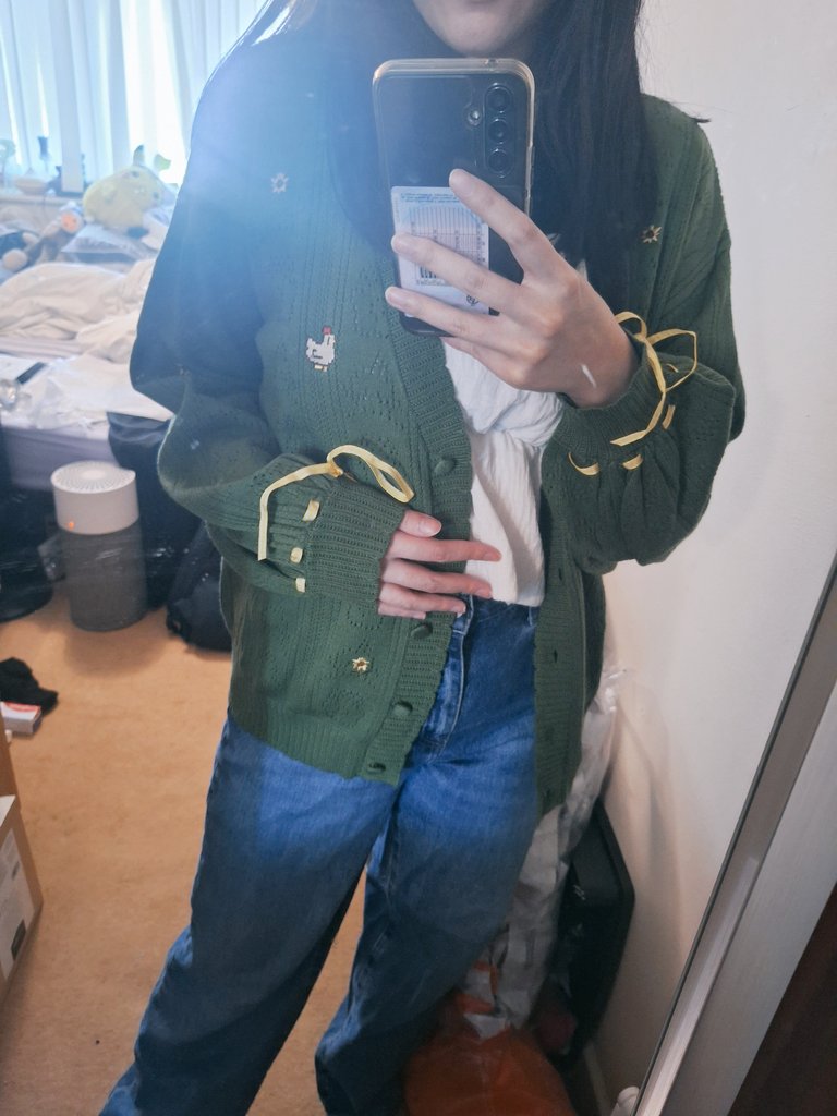 oSxRo's tweet photo. OMG YAY!!! Look at what arrived 💖🐔👩‍🌾

It's sooo soft and comfy, thank you so much @HeyCloudyDay_ https://t.co/IwQRjgXq2L