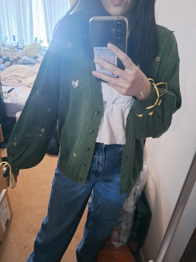 oSxRo's tweet photo. OMG YAY!!! Look at what arrived 💖🐔👩‍🌾

It's sooo soft and comfy, thank you so much @HeyCloudyDay_ https://t.co/IwQRjgXq2L