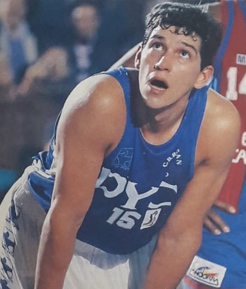 juancarlosBreo's tweet photo. Felicidades dia de hoy cumpleaños 61 años Mike Giomi ex jugador del @CBBreogan de la temporada 1990-91  y 1994... https://t.co/qZnbX8rg0X