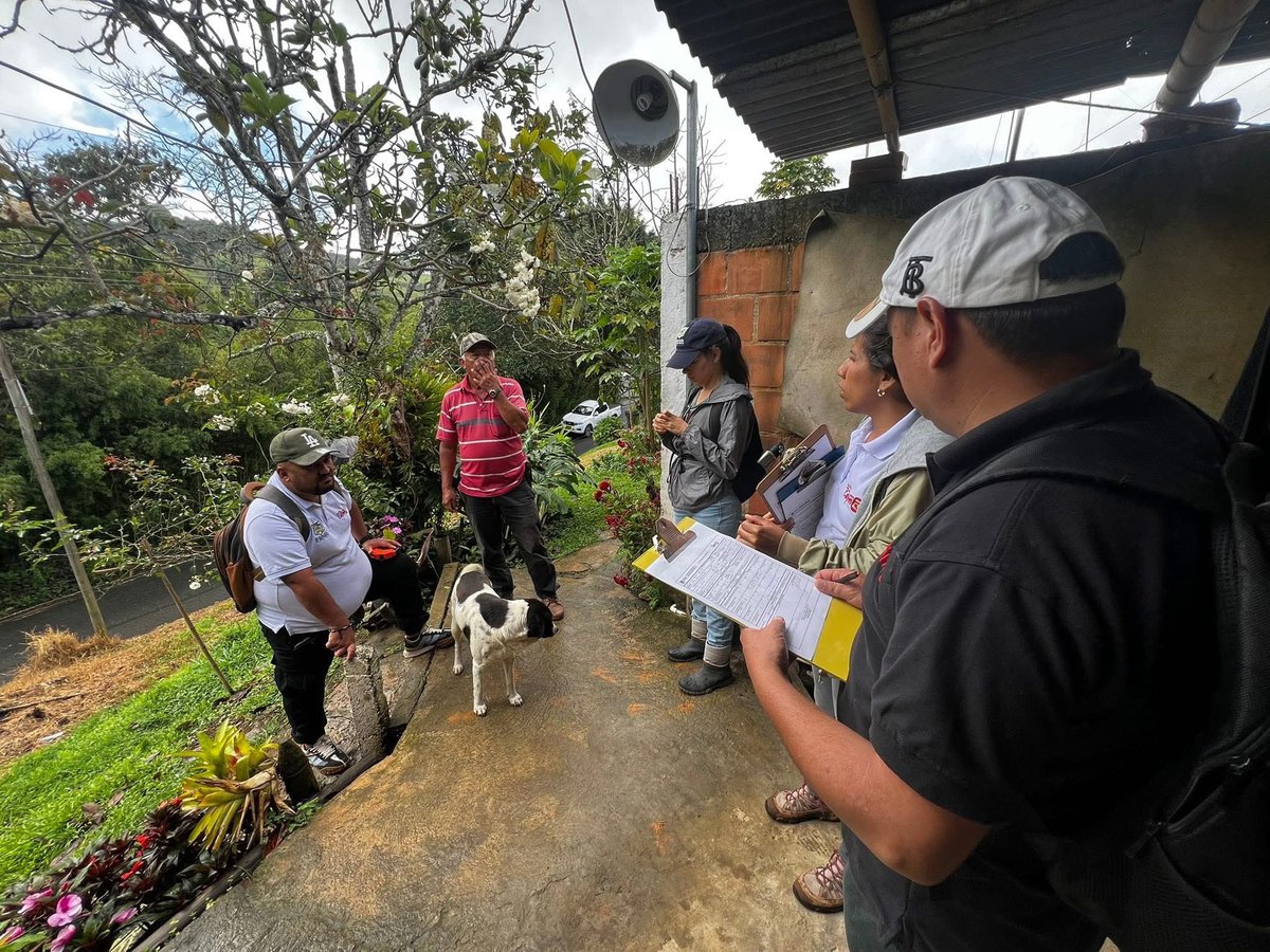 Alcaldiarestrep's tweet photo. Se realizó la caracterización del sistema de tratamiento de aguas residuales en la Vereda Aguamona, mediante encuestas y visitas domiciliarias, para mejorar las condiciones sanitarias. ¡Gracias a la comunidad por su colaboración!

#TratamientoDeAguas #VeredaAguamona #Compromiso https://t.co/IZZiYFB63v