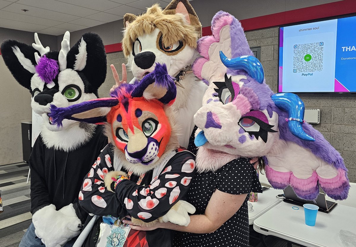 FurryChi's tweet photo. Had our first furry "STL Makerama" meetup last weekend and it was an awesome time! Thanks so much @00replica for putting this together for us all <3 https://t.co/c7FVGxtibU