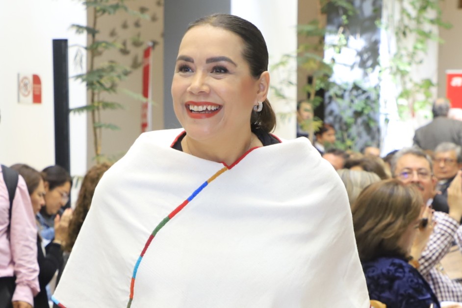 ¡Ya es miércoles! 🌞 La mitad del camino ya está hecha. Sigue con todo, que lo mejor de la semana está por venir. 💪✨ #MiércolesConEnergía