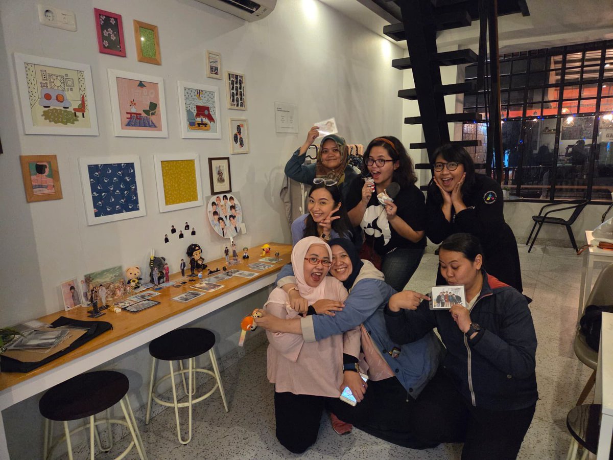 bunnyrapper's tweet image. • オニャ会 2.0 •

本当にありがとう、みんな!! 

Masih sempetin waktu buat nemenin oshikatsu super dadakan ini, mana ada yang bela2in dari jauh 🥹❤️🥲

 @surelyxOK @fishcodisco @nyken90r  @fadniest @tyquack  @Knightesss 

Sampai bertemu di kesempatan berikutnya❤️