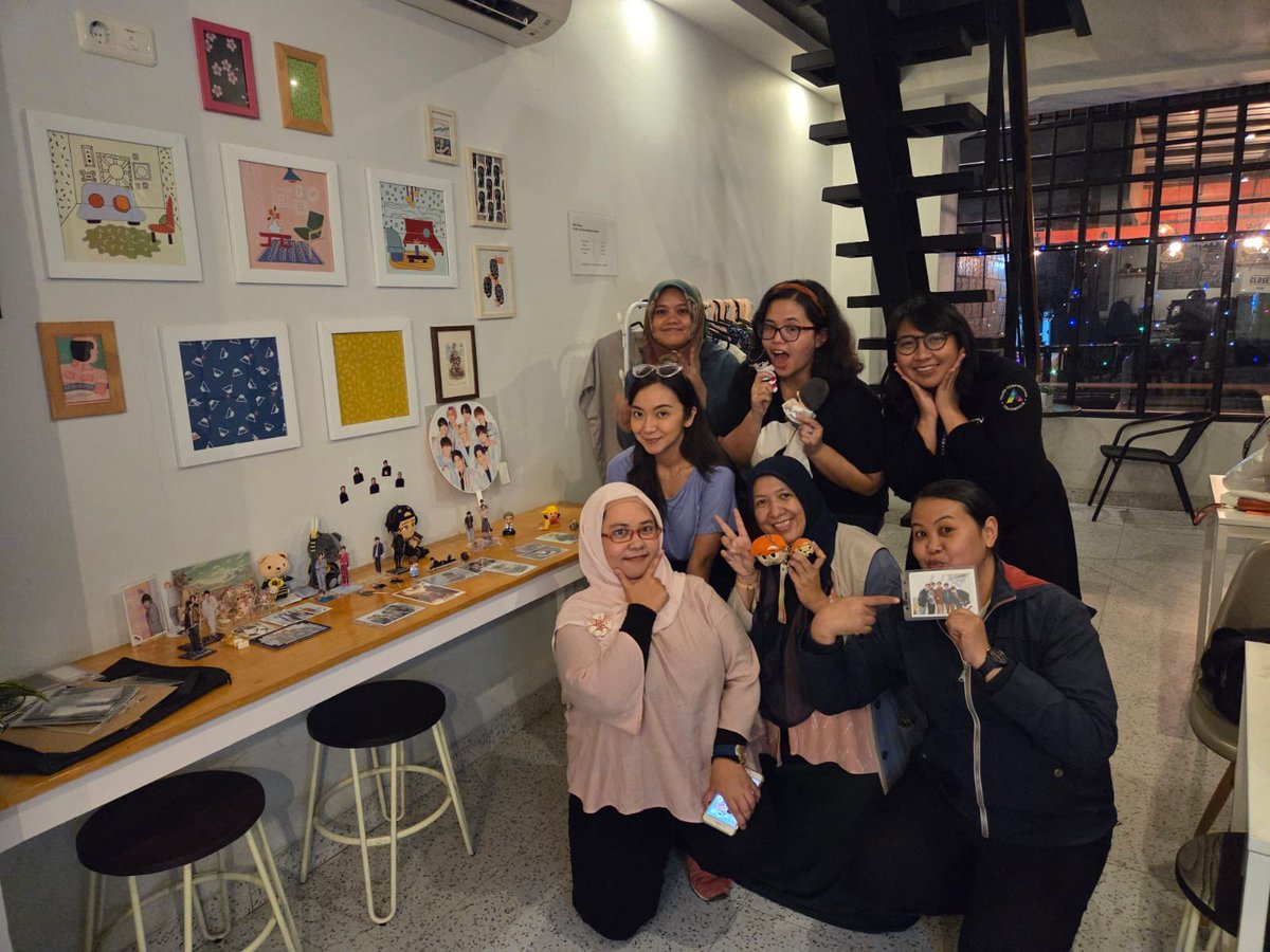 bunnyrapper's tweet image. • オニャ会 2.0 •

本当にありがとう、みんな!! 

Masih sempetin waktu buat nemenin oshikatsu super dadakan ini, mana ada yang bela2in dari jauh 🥹❤️🥲

 @surelyxOK @fishcodisco @nyken90r  @fadniest @tyquack  @Knightesss 

Sampai bertemu di kesempatan berikutnya❤️