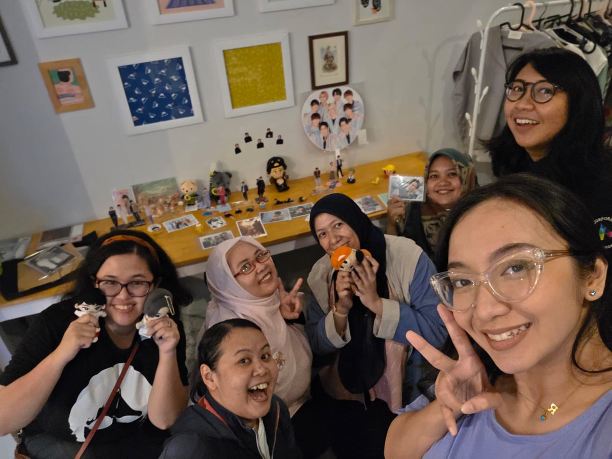 bunnyrapper's tweet image. • オニャ会 2.0 •

本当にありがとう、みんな!! 

Masih sempetin waktu buat nemenin oshikatsu super dadakan ini, mana ada yang bela2in dari jauh 🥹❤️🥲

 @surelyxOK @fishcodisco @nyken90r  @fadniest @tyquack  @Knightesss 

Sampai bertemu di kesempatan berikutnya❤️