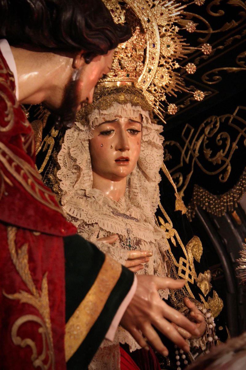 HdadPiedadJerez's tweet photo. En la jornada de hoy, como preludio de una nueva Semana Santa, Ntra. Señora de la Piedad ya se encuentra entronizada en la Real Capilla del Calvario, junto a San Juan y las tres Marías, en su paso de palio con motivo de la Estación de Penitencia en la tarde del Sábado Santo. https://t.co/0Vqg6DoxPO