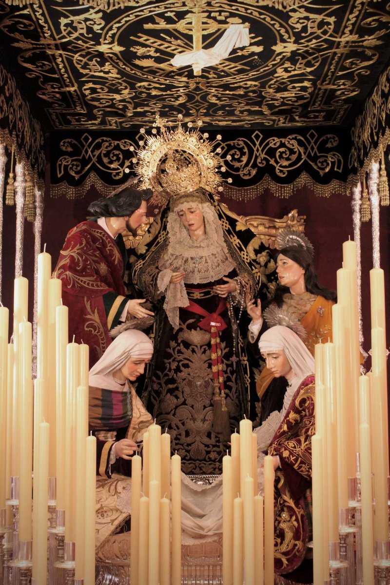HdadPiedadJerez's tweet photo. En la jornada de hoy, como preludio de una nueva Semana Santa, Ntra. Señora de la Piedad ya se encuentra entronizada en la Real Capilla del Calvario, junto a San Juan y las tres Marías, en su paso de palio con motivo de la Estación de Penitencia en la tarde del Sábado Santo. https://t.co/0Vqg6DoxPO