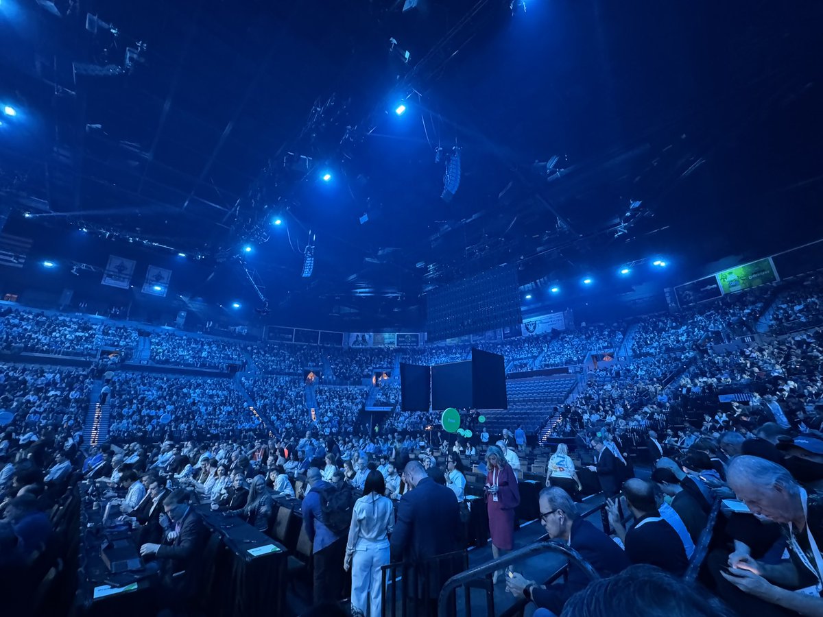 Keynote buzz was amazing this morning as the 30k people fill the stadium at #GoogleCloudNext