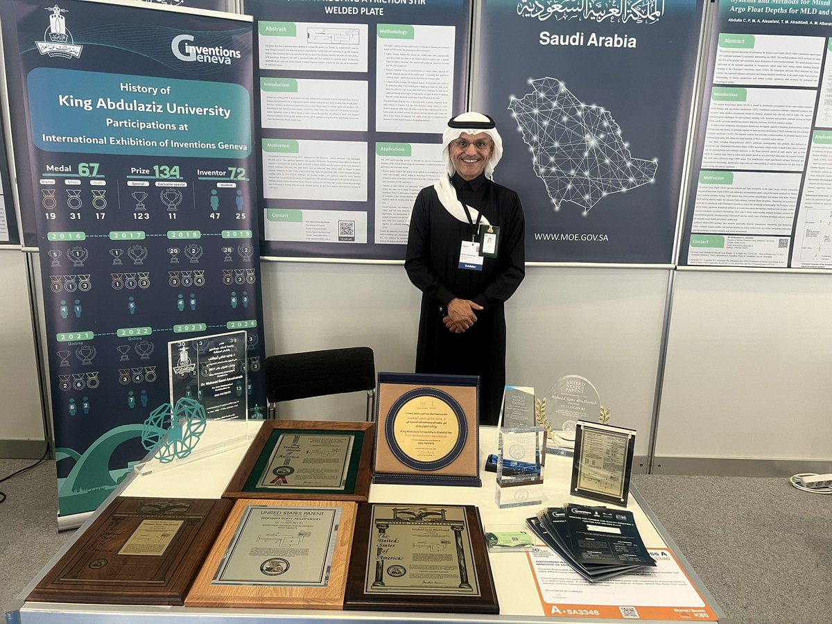 wsabushanab's tweet photo. بسم الله الرحمن الرحيم

أتوجه بأسمى آيات الشكر والتقدير لمقام سيدي خادم الحرمين الشريفين الملك سلمان بن عبد العزيز آل سعود، وولي عهده الأمين سيدي صاحب السمو الملكي الأمير محمد بن سلمان بن عبد العزيز آل سعود، على دعمهما المستمر واهتمامهما الكبير بتعزيز دور المملكة في المجالات العلمية والابتكارية. لقد شهد قطاع التعليم العالي في عهدهما تطورًا ملحوظًا، حيث تم استحداث بنود خاصة لدعم البحث العلمي في ميزانية وزارة التعليم، مما يسهم في تعزيز الإنتاج العلمي النوعي #وزارة_التعليم #ننافس_العالم #الاختراعات  #InventionsGeneva. ￼

كما أود أن أعبر عن بالغ امتناني لمعالي وزير التعليم @minister_moe_sa على قيادته الحكيمة التي تساهم في تطوير التعليم والابتكار، ودوره الكبير في تمكين التعليم العالي في المملكة.

جزيل الشكر والتقدير لرئيس جامعة الملك عبد العزيز @tareefal على دعمه المتواصل لاحتضان المبادرات العلمية التي تسهم في رفع مكانة الجامعة محليًا وعالميًا.

كما لا يفوتني أن أتوجه بالشكر لعميد الكلية @Faisal_Alsaaq على الجهود المخلصة في توفير البيئة المناسبة للمشاركة في معرض جنيف الدولي للابتكارات، والذي يشكل فرصة هامة لتبادل الخبرات وتحقيق التميز العلمي.

إن هذه المشاركة تمثل خطوة هامة في تحقيق أهداف رؤية المملكة 2030 التي تركز على تطوير الابتكار ودعم البحث العلمي، ونحن فخورون بهذه الإنجازات التي تسهم في تعزيز مكانة المملكة في مجال الابتكار على المستوى العالمي.

نسأل الله تعالى أن يديم على بلادنا العز والرفعة في ظل قيادتها الحكيمة.

والله ولي التوفيق.