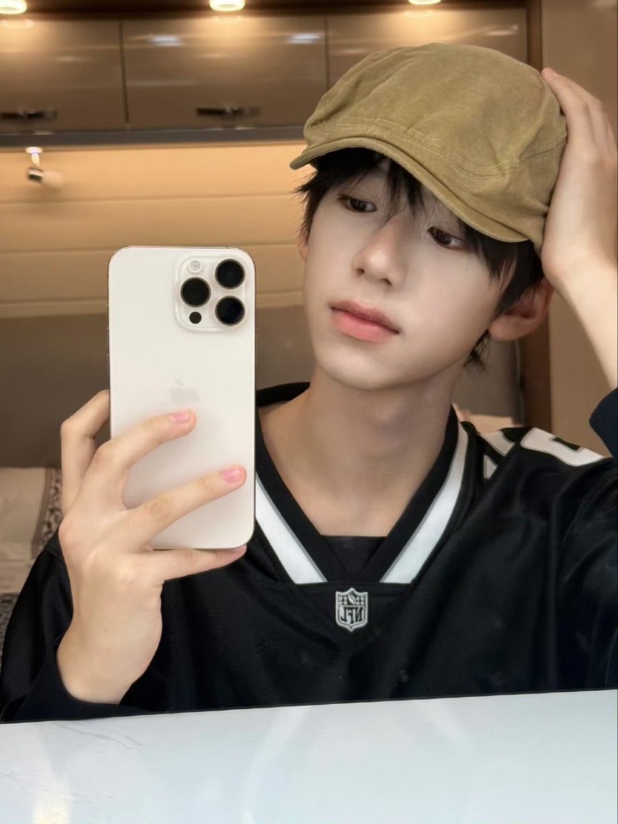 LINZIYE_TH's tweet photo. 250308 | Weibo update 🥥 

“โพสต์สี่ช่องหลังเลิกงานของ○○”

#林子烨 #หลินจื่อเย่ #LinZiye https://t.co/tgOqaVDtmn
