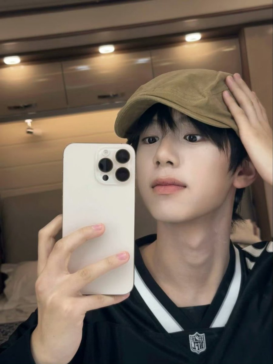 LINZIYE_TH's tweet photo. 250308 | Weibo update 🥥 

“โพสต์สี่ช่องหลังเลิกงานของ○○”

#林子烨 #หลินจื่อเย่ #LinZiye https://t.co/tgOqaVDtmn