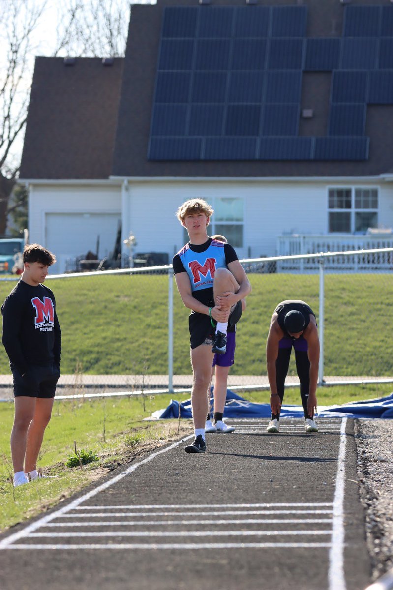 MissDAntonio1's tweet photo. Another great meet @ Johnsburg HS yesterday! #marianspeed https://t.co/So6i8A4yIO