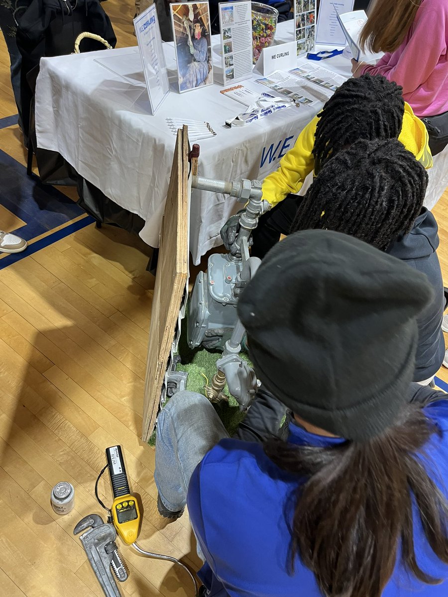 Mar_AdamsPPS's tweet image. 🚨 Career Day at @cavalier_corner is happening NOW! 🚨
Students are preparing for their futures by exploring exciting career paths 🎉
Huge shoutout to all the speakers & staff for making this day unforgettable! 🚀
@PortsVASchools @Jarrod_AllenPPS @JJones_PPS