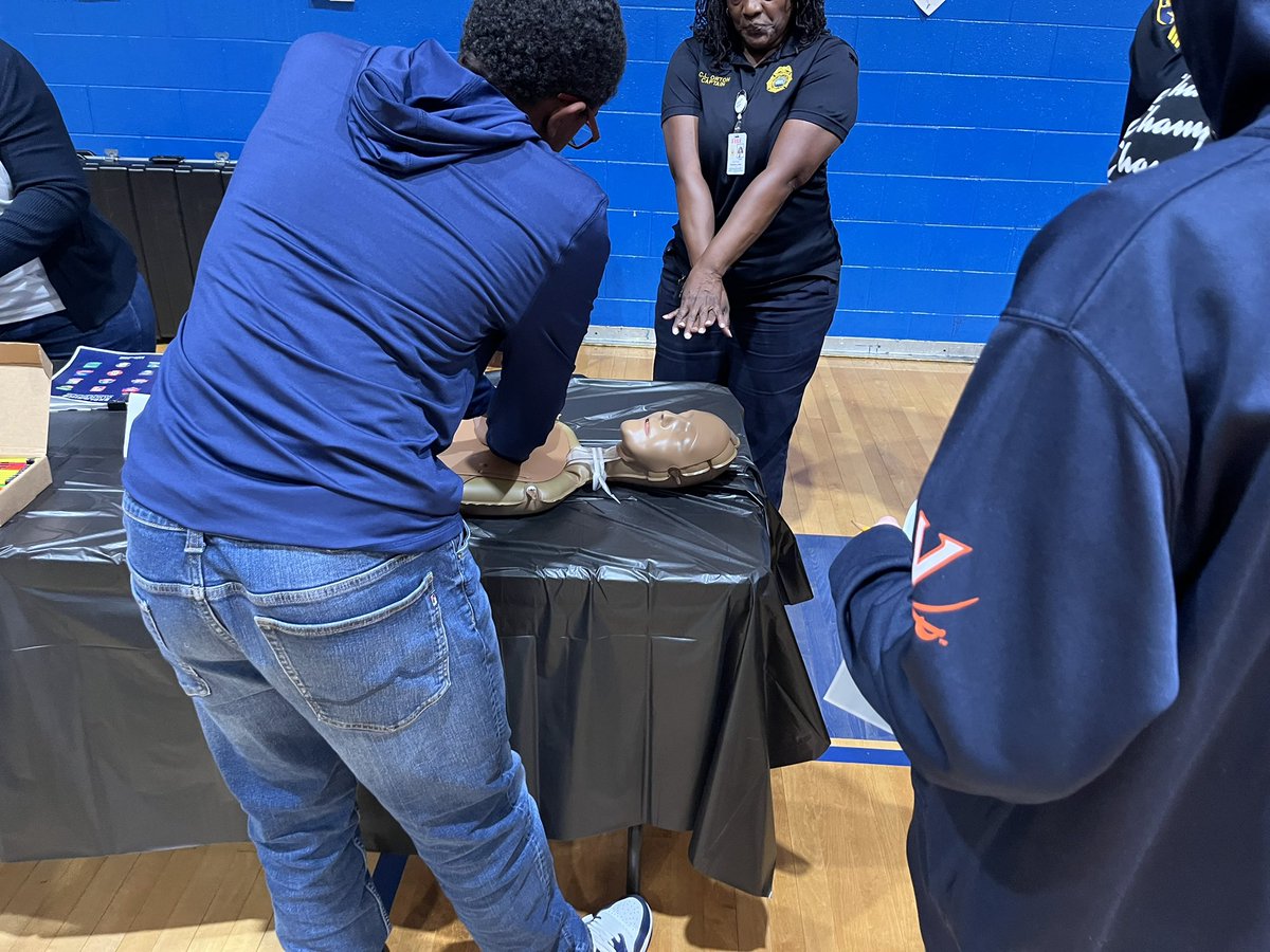 Mar_AdamsPPS's tweet image. 🚨 Career Day at @cavalier_corner is happening NOW! 🚨
Students are preparing for their futures by exploring exciting career paths 🎉
Huge shoutout to all the speakers & staff for making this day unforgettable! 🚀
@PortsVASchools @Jarrod_AllenPPS @JJones_PPS