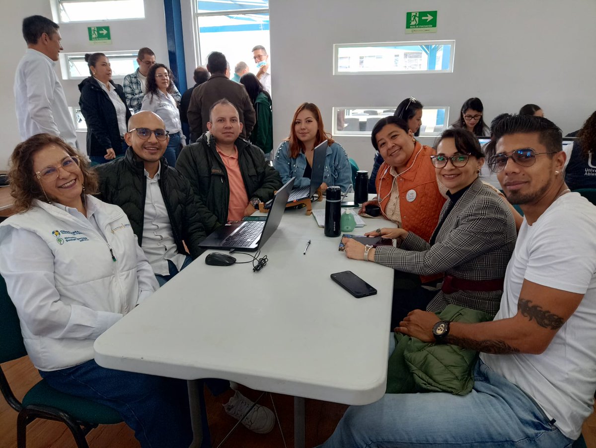 DiegoRoseroR's tweet photo. @ElOIRdelaRegion 📢 Damos inicio al #DespliegueEstratégico2025 en la #SISSUZonaCentroSur El equipo del #CCAV de Pasto está presente en este gran evento que permitirá conocer y analizar el impacto de la universidad en el desarrollo regional 💪✨ @ElOIRdelaRegion https://t.co/KU3QUNtsuX