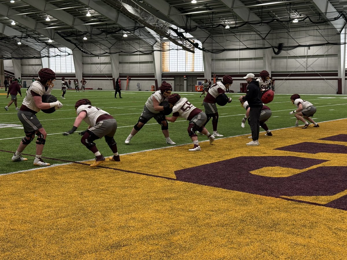 FootballHolly's tweet photo. Great day to be a BRONCHO! 

Huge thanks to @DrinkallCoach , @abiiicox , and the entire coaching staff at Central Michigan University for having some our guys out today for a campus visit and to watch a spring practice. 

A great experience for our boys! #WIN https://t.co/kNAI3vE8Zy