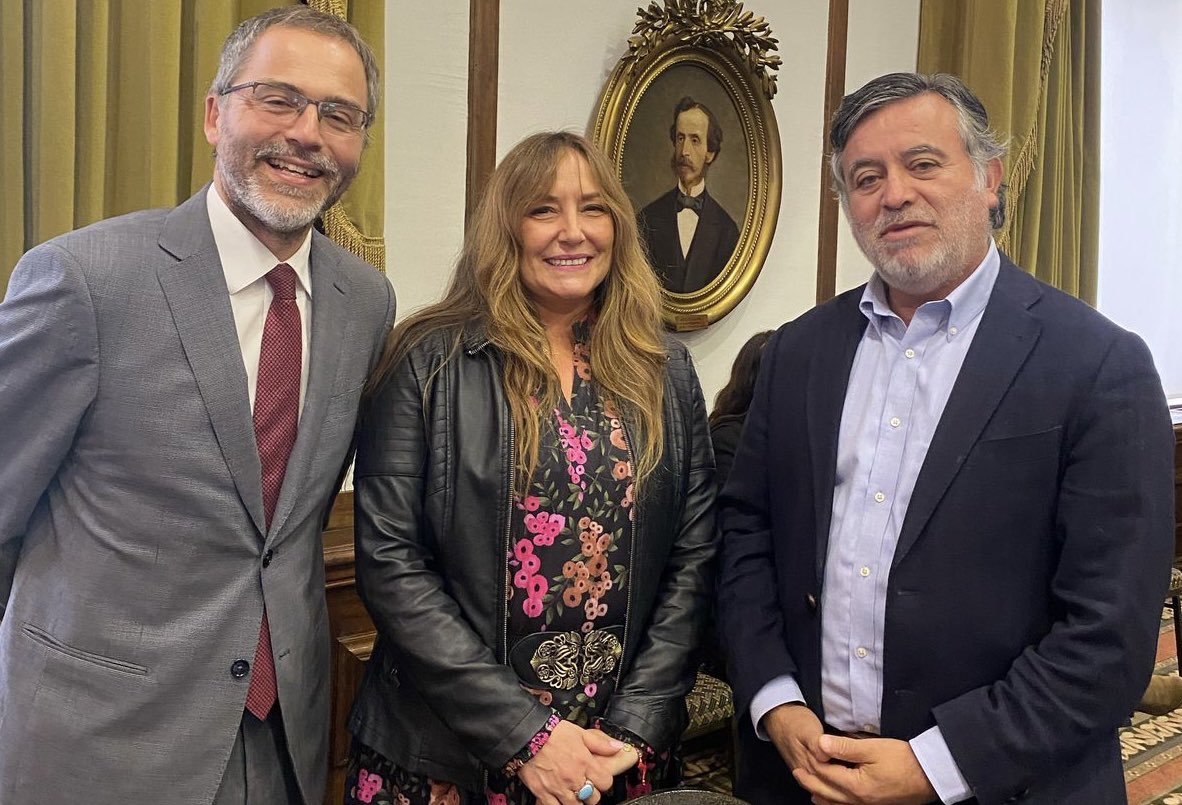 CNTVChile (@cntvchile) on Twitter photo Presidente CNTV <a href="/MauricioaMunozg/">Mauricio Muñoz G</a> y la directora de Fomento, Magdalena Tocornal participan en la celebración del acuerdo entre <a href="/ProChile/">ProChile</a> y <a href="/Culturas_RM/">Cultura Metropolitana</a> para la implementación de #FilmCommission2025
El acuerdo busca promover a nuestro país como destino de locación fílmica e Presidente CNTV <a href="/MauricioaMunozg/">Mauricio Muñoz G</a> y la directora de Fomento, Magdalena Tocornal participan en la celebración del acuerdo entre <a href="/ProChile/">ProChile</a> y <a href="/Culturas_RM/">Cultura Metropolitana</a> para la implementación de #FilmCommission2025
El acuerdo busca promover a nuestro país como destino de locación fílmica e