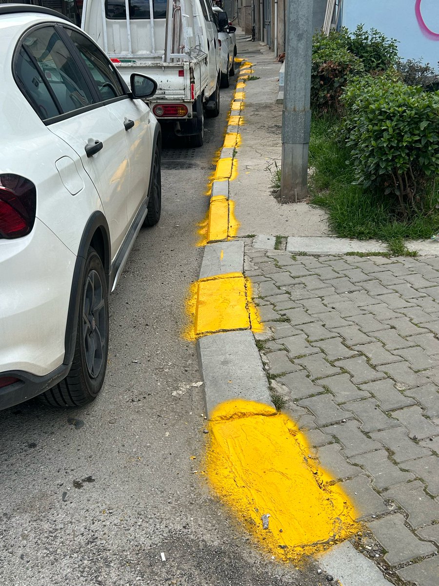 psenyucel's tweet photo. Yapacağınız işi... Diye başlayan cümleyi hak eden bir çalışma olmuş @izmirhim @izmirbld . Balçova Gürsel sokak ve 5 sokak daha böyle.  Bu iş için harcadığınız paralar zehir zıkkım olsun. https://t.co/rFWIBGvSjz