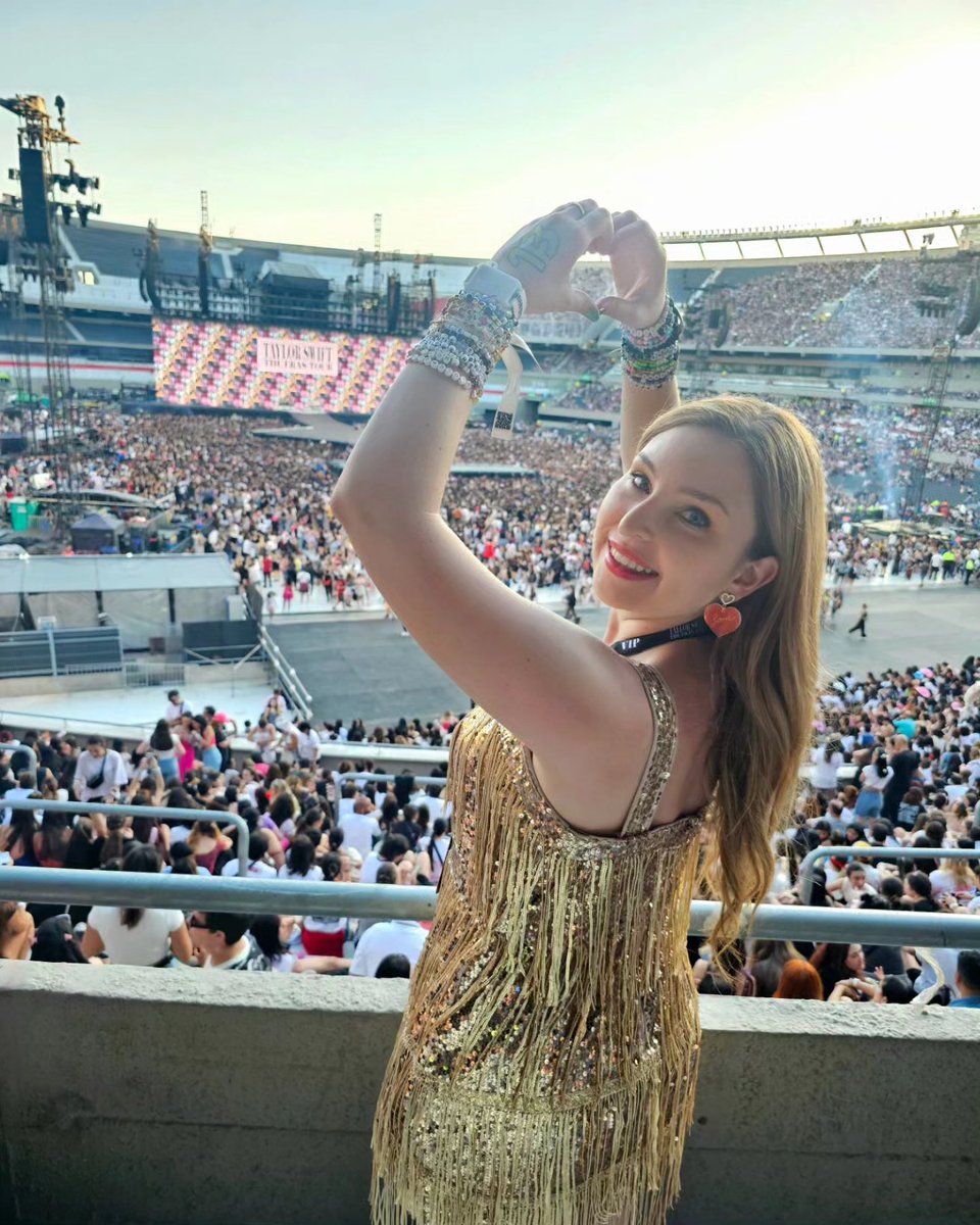 narrydreaming's tweet photo. @taylornation13 My fave era is finally getting it's own cardigan 🥹🤩💛 #FearlessCardigan https://t.co/7G383EOSK0
