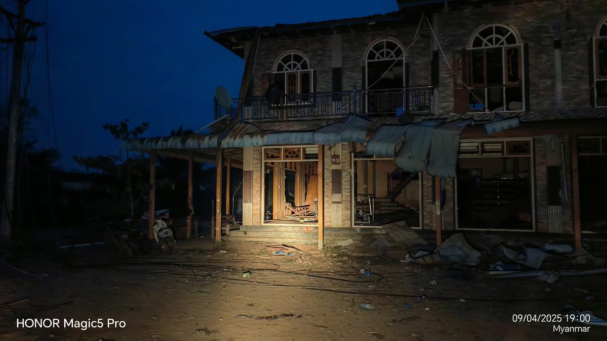 cvdom2021's tweet image. Breaking: Myanmar military bombed incessantly Wuntho, Sagaing Region on April 9, 2025. The bombing reportedly killed at least 50 civilians.
This is happening while the country is reeling from the worst earthquake in a century.