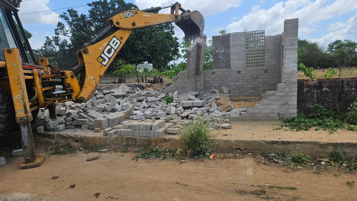 Eviction of unauthorised construction at Mendhasal. 
<a href="/rdmodisha/">Revenue & DM Department, Government of Odisha</a> <a href="/CMO_Odisha/">CMO Odisha</a> <a href="/sureshkpujari/">Suresh Pujari</a> <a href="/dm/">F T G</a>