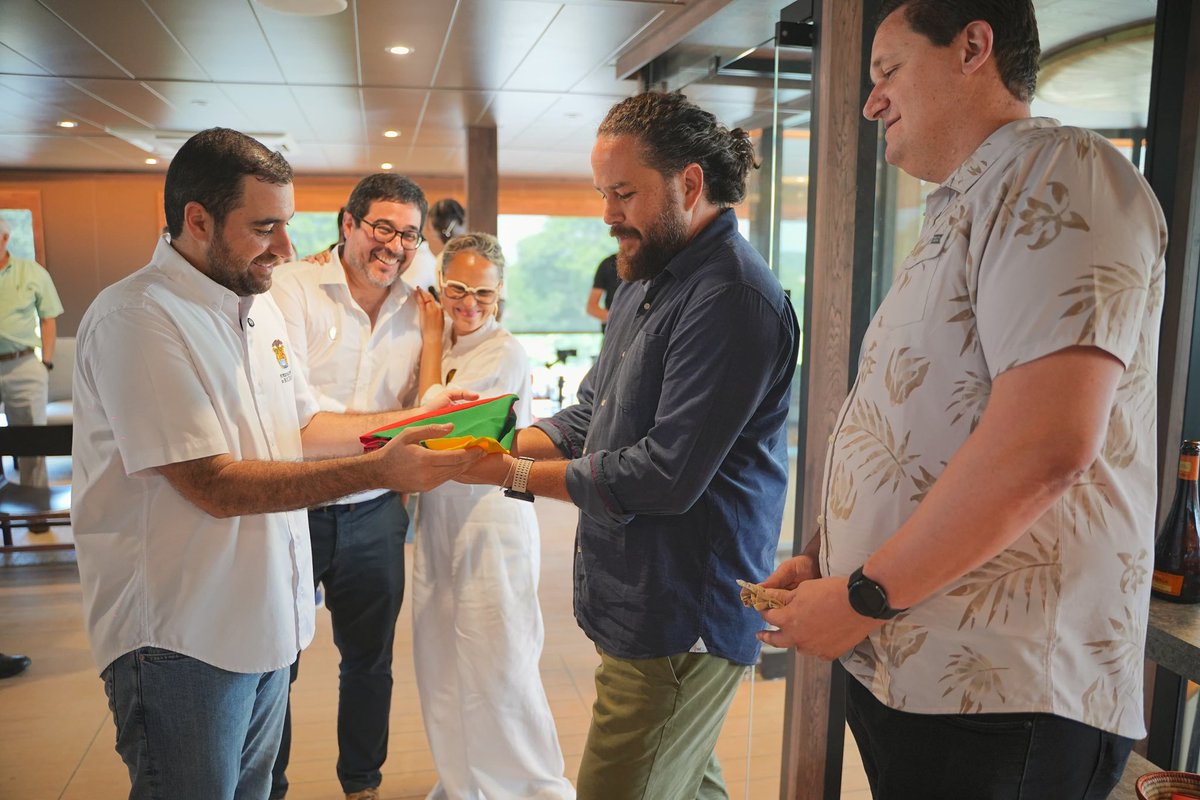YamilHAranaP's tweet photo. Gracias, apreciado Beno Atan, Gerente General de @AmaWaterways, por tu empeño en lograr que el sueño de los cruceros por el río Magdalena se hiciera realidad. Ya eres un bolivarense más. 

Profundamente conmovido con tu narración del cálido recibimiento que les hizo la gente en cada uno de nuestros municipios. 

La unión de esfuerzos, con visión y compromiso arroja grandes resultados.