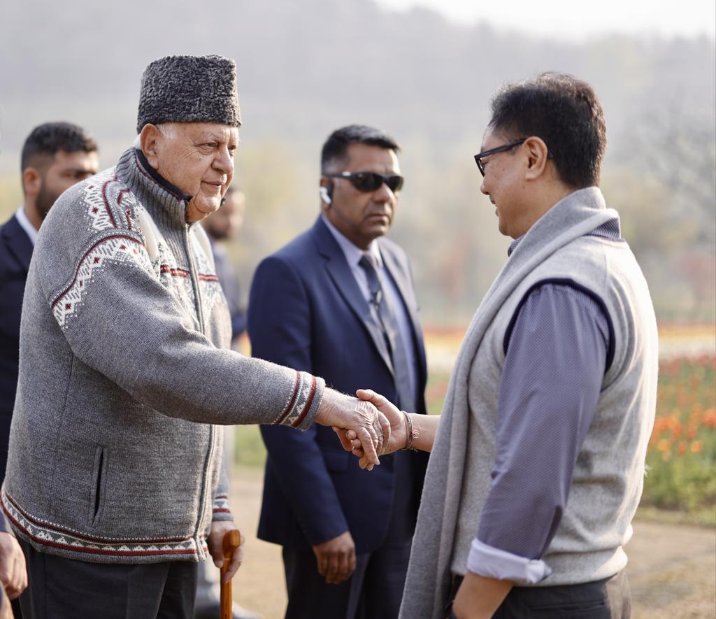 KirenRijiju's tweet photo. Some soft &amp; sweet moments need not be given a political colour. https://t.co/Mlr4lJeMqN