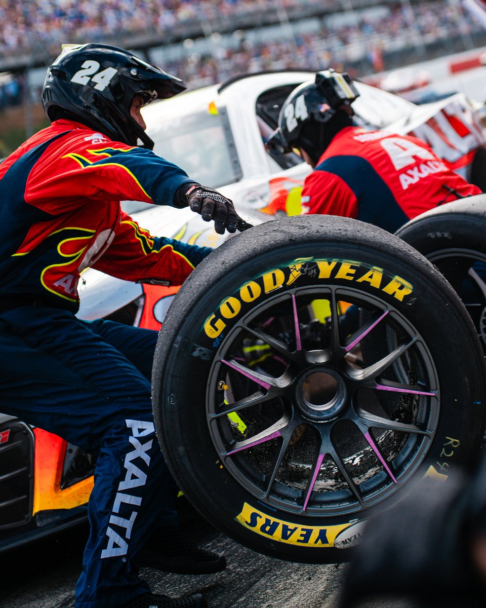 TeamHendrick's tweet photo. These guys never gave up. https://t.co/4hRPGRJmNW
