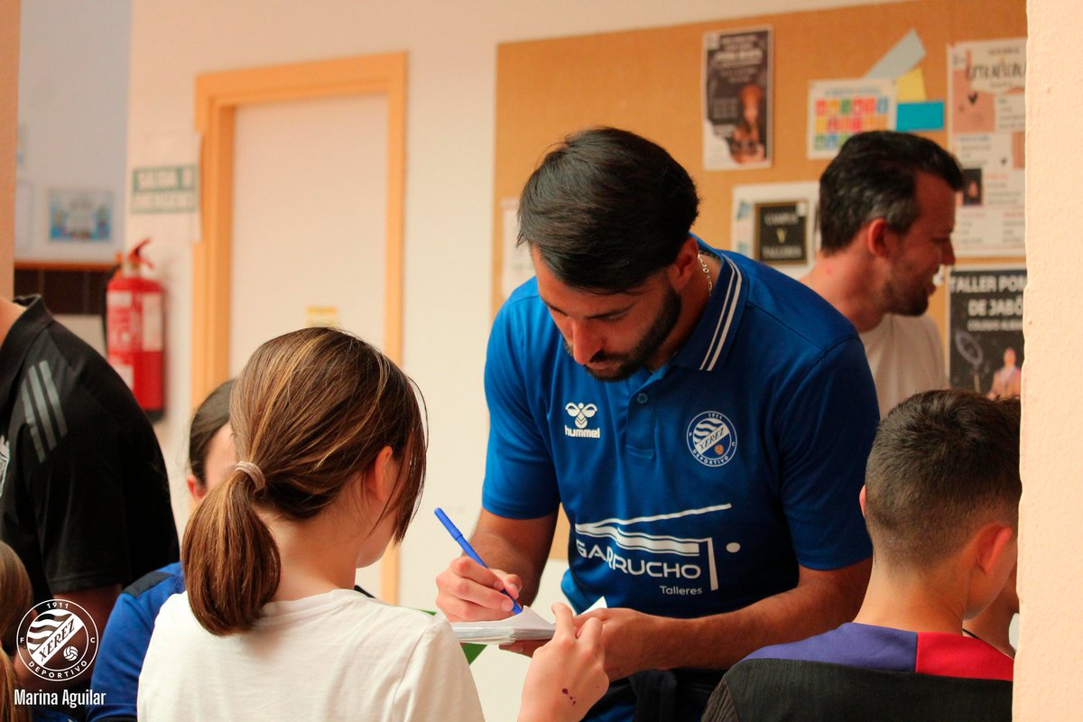 📚🤝 Visita conjunta con el <a href="/XerezCD_OFICIAL/">Xerez Club Deportivo</a> con motivo de la Semana del Deporte al 𝐂𝐄𝐈𝐏 𝐀𝐥𝐛𝐚𝐫𝐢𝐳𝐚

Apostamos por transmitir valores y educación desde las aulas. 

💙 ¡Gracias por la acogida!