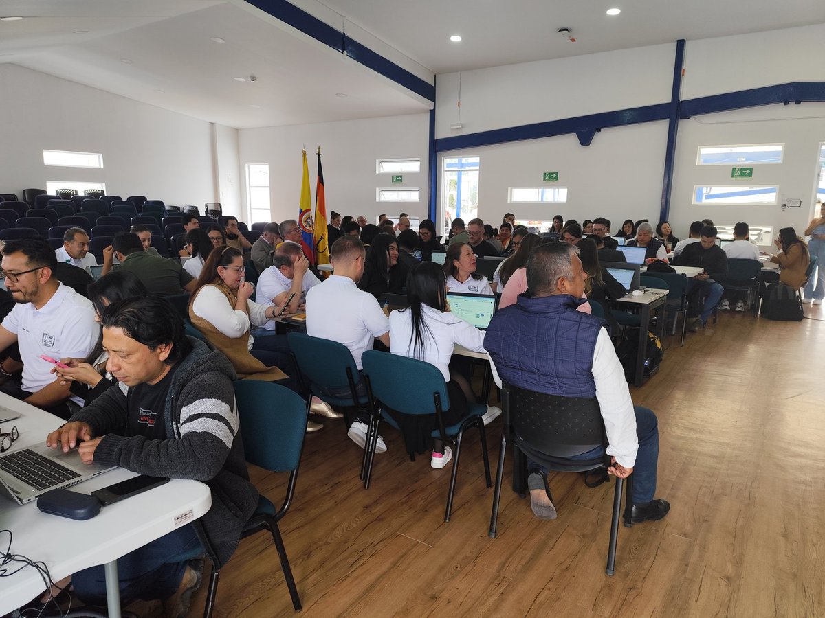 Aleja_Or8's tweet photo. @ElOIRdelaRegion @josefer97812400 @nmmorenol @julialbaangelo @UniversidadUNAD @RedEUNAD_ @RedDocentesUNAD @RedIBm254460 @UsolidariaCo ¡Unadistas comprometidos con la transformación! 💪🏼

La Red de Participación Comunitaria  presente en el Despliegue Zona Centro Sur.  

#REPACOM  #DespliegueEstratégico2025 https://t.co/GE9AKetXum