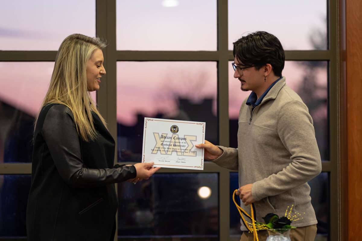 ElmhurstBluejay's tweet photo. As a yearly tradition during #D3Week, Elmhurst inducted the fifth class of the Psi Chapter of Chi Alpha Sigma last night! This year's class averaged a 3.77 GPA, and our 45 new members brought our membership up to 271. #FlyJaysFly | #whyd3 

📰https://t.co/Fi270lEz6z https://t.co/iewUSawgS8