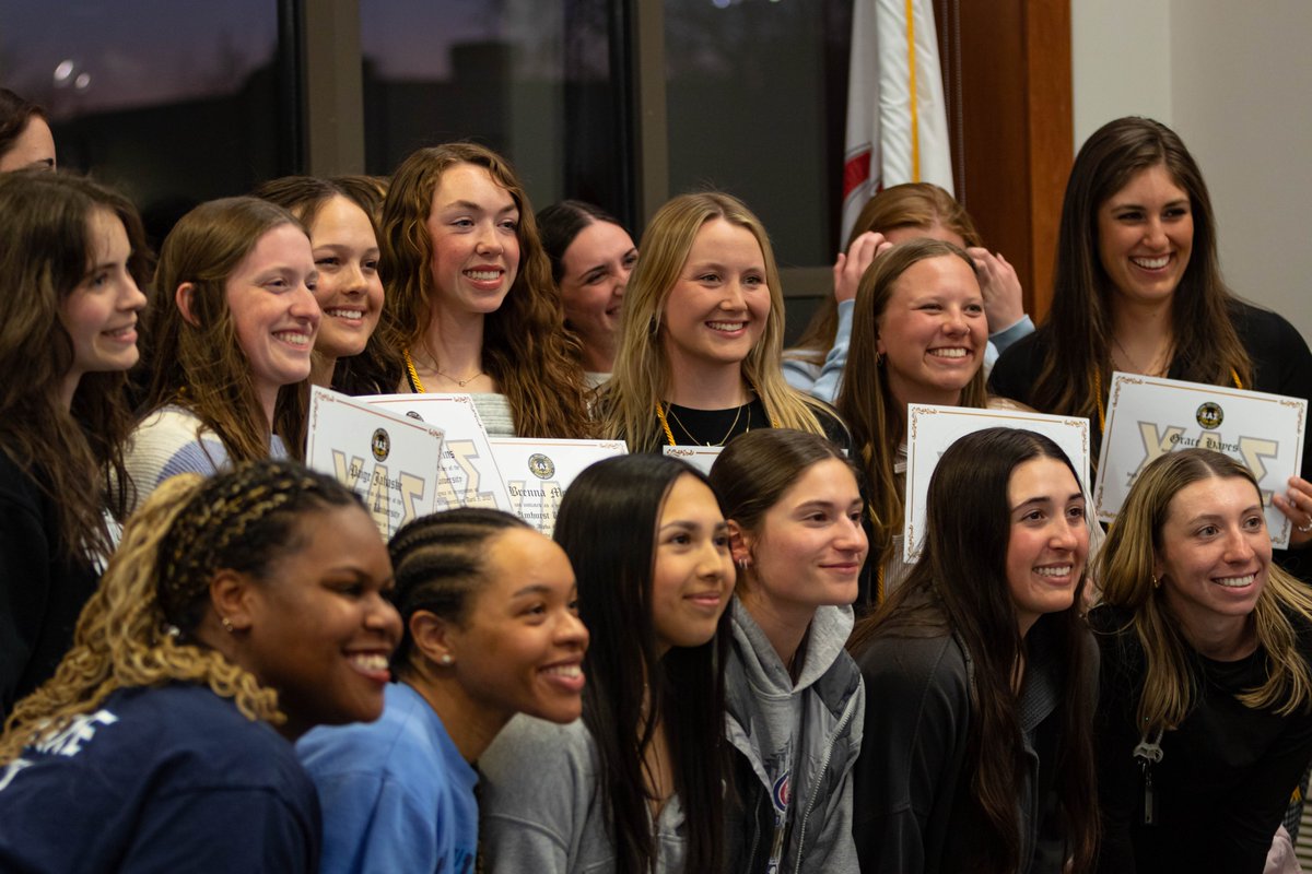 ElmhurstBluejay's tweet photo. As a yearly tradition during #D3Week, Elmhurst inducted the fifth class of the Psi Chapter of Chi Alpha Sigma last night! This year's class averaged a 3.77 GPA, and our 45 new members brought our membership up to 271. #FlyJaysFly | #whyd3 

📰https://t.co/Fi270lEz6z https://t.co/iewUSawgS8
