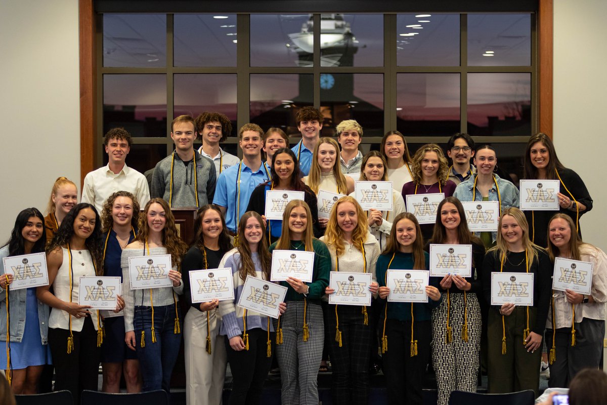 ElmhurstBluejay's tweet photo. As a yearly tradition during #D3Week, Elmhurst inducted the fifth class of the Psi Chapter of Chi Alpha Sigma last night! This year's class averaged a 3.77 GPA, and our 45 new members brought our membership up to 271. #FlyJaysFly | #whyd3 

📰https://t.co/Fi270lEz6z https://t.co/iewUSawgS8