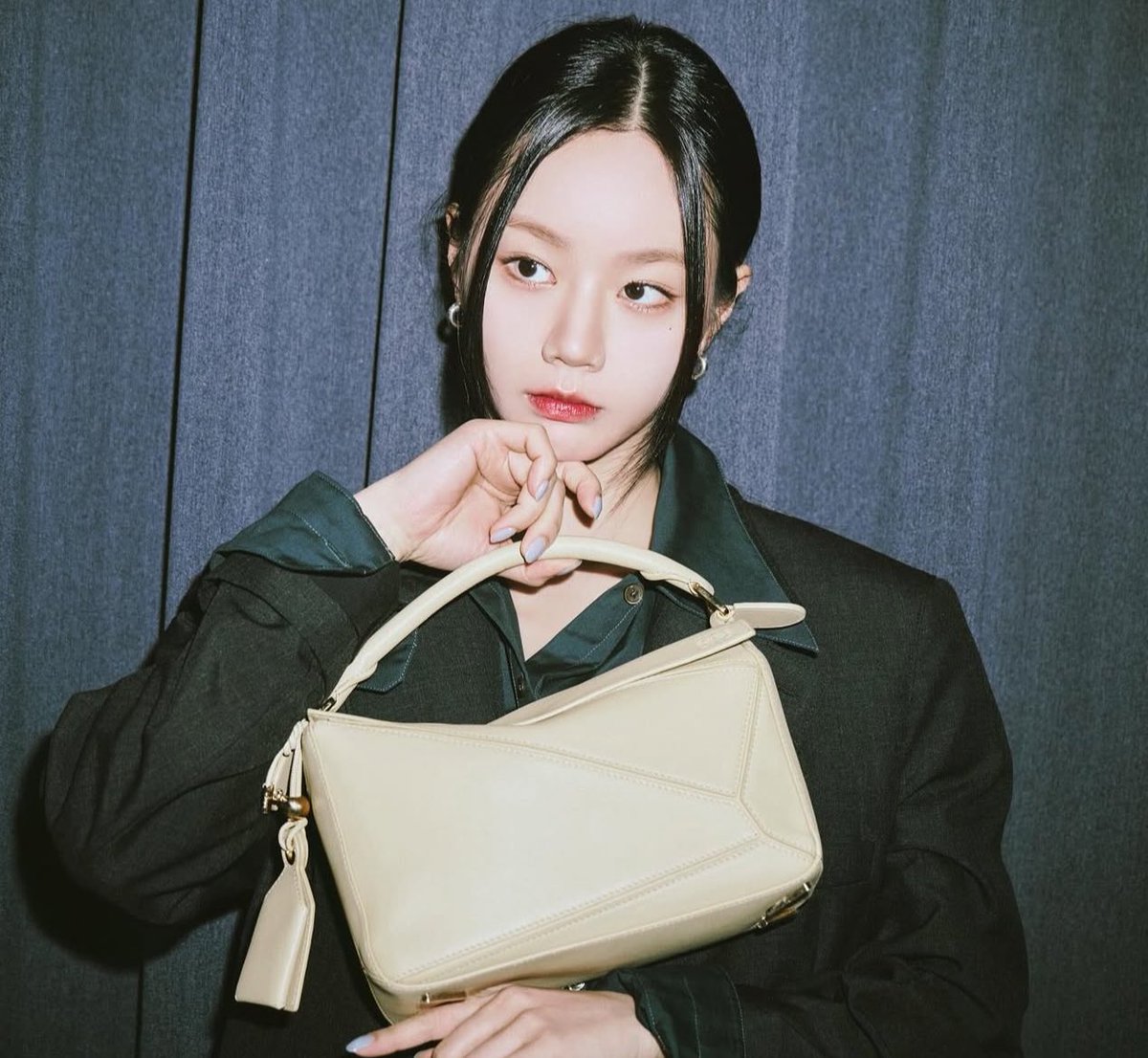 minjeongilyt's tweet photo. #JAESEULGI Celebrities lnteractive AU:

8 celebrities thrown into a survival dating show where viewers (YOU) decide their fate. 

Only one couple will win fame, fortune, and love (maybe). Though JaeSeulgi seems to… dislike each other.

#FriendlyRivalry #선의의경쟁 https://t.co/MkY0KQuwP0
