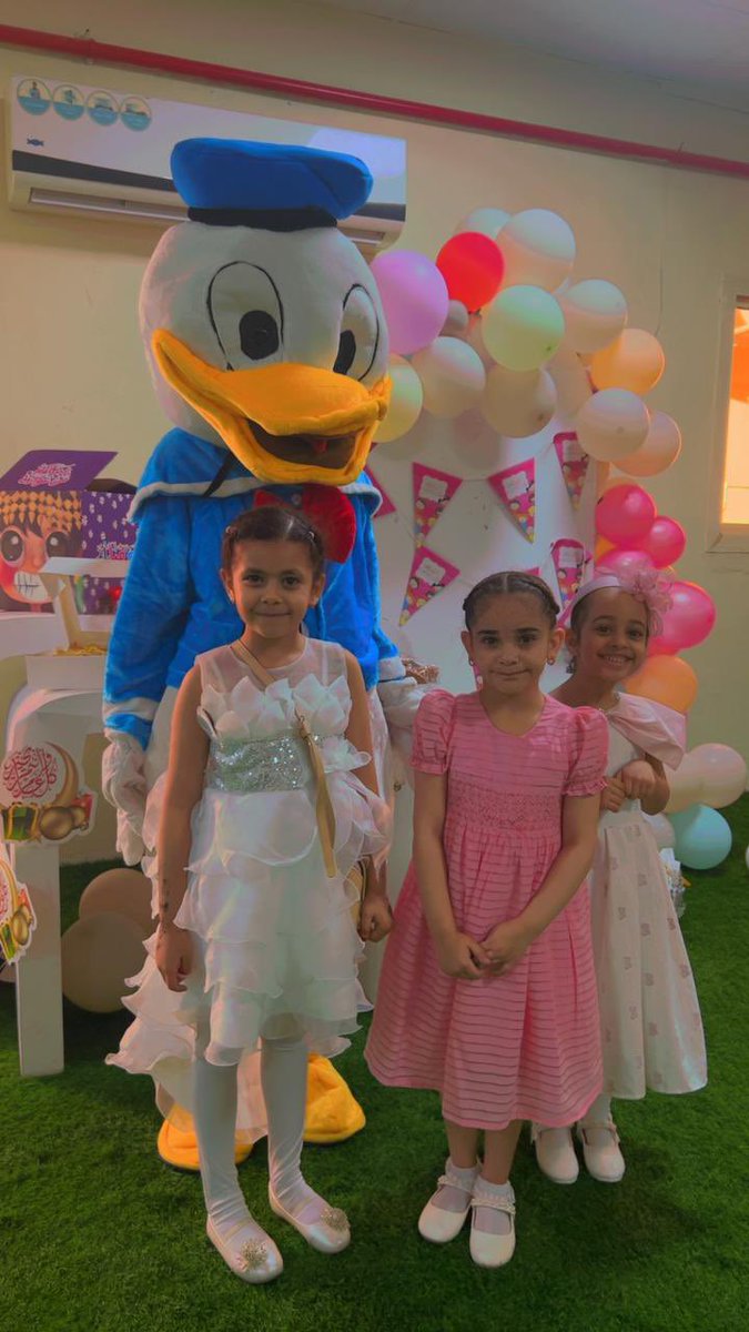 Alhadetha1234's tweet photo. 🎈      |

كل عام وروح الفرح ترافقكم والسعادة تغمركم ،
وأكاليل من فيض السرور تظللكم، دامت أعيادكم بالأفراح عامرةً، وكل عام وأنتم بخير .

حفل معايدة أطفال روضة الحديثة .

#تعليم_ينبع 
#عيد_الفطر_المبارك_1446 https://t.co/aG9Brc736N
