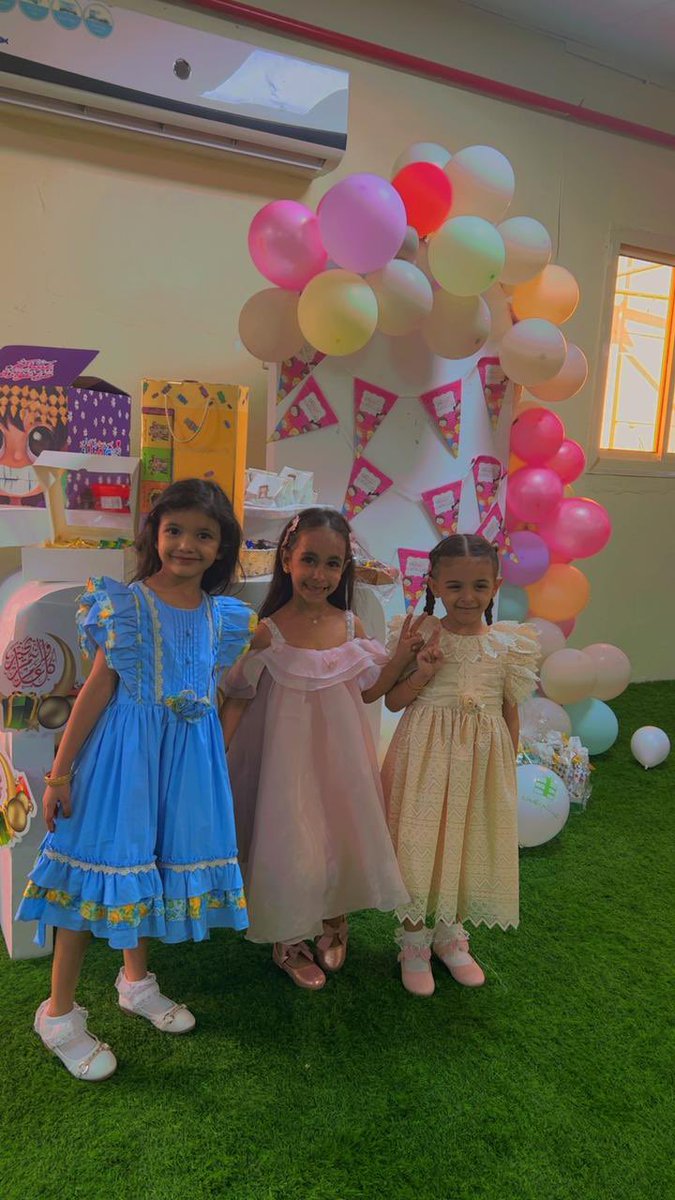 Alhadetha1234's tweet photo. 🎈      |

كل عام وروح الفرح ترافقكم والسعادة تغمركم ،
وأكاليل من فيض السرور تظللكم، دامت أعيادكم بالأفراح عامرةً، وكل عام وأنتم بخير .

حفل معايدة أطفال روضة الحديثة .

#تعليم_ينبع 
#عيد_الفطر_المبارك_1446 https://t.co/aG9Brc736N