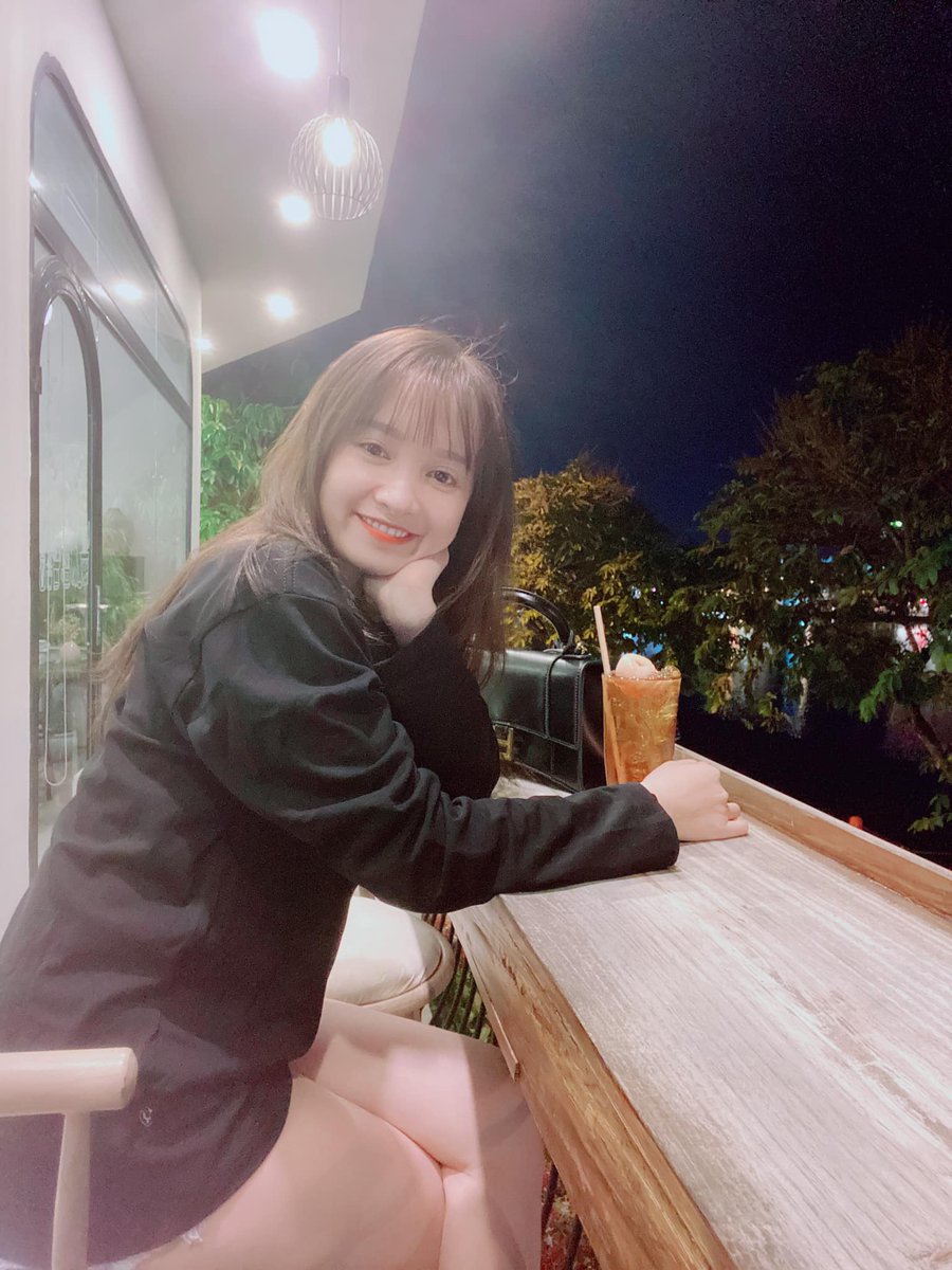 mintdamdang's tweet photo. CF đêm rồi ra bãi cát hong ty? https://t.co/Fp2EN4gYxX