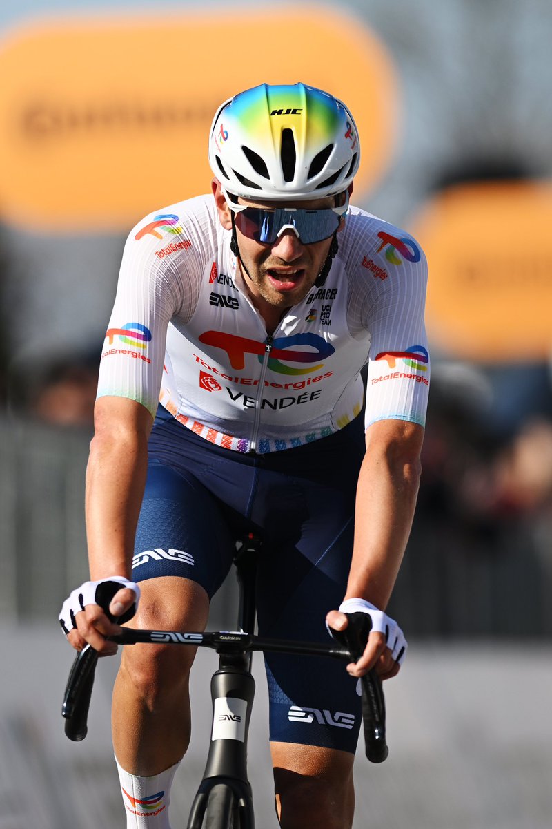 Étape solide du Team 🚀🇪🇸

Dans un final explosif, Steff Cras a intégré un petit groupe se jouant la victoire, il vient prendre la 8e place. Jordan Jegat termine 13e 🤜🤛

Steff rentre dans le top-10 du Classement Général 🎢

Offensifs en début d’étape, Mattéo Vercher et Joris