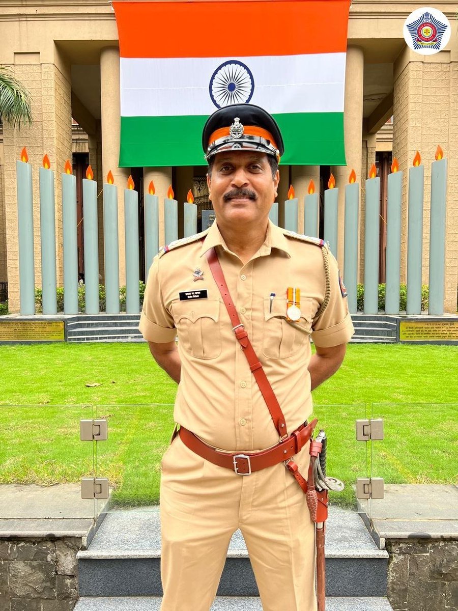 MumbaiPolice's tweet photo. Salute to humanity!

This is a story of the promptness and humanity shown by Senior Police Inspector Prakash Bagal of Mumbai Economic Offences Wing. On 05/04/25 at 8.30 am, Bagal, who was leaving for an important crime conference in a government vehicle from Kanjurmarg, saw two bloodied persons in the middle of the highway and service road at Vikhroli. Without a moment's delay, he picked them up with the help of driver Gholke and admitted them to Godrej Hospital in his vehicle. His immediate help saved two lives.
This act of humanity by the police department is definitely commendable.
We are proud of your work!

#PoliceCares
#MumbaiPolice4All
