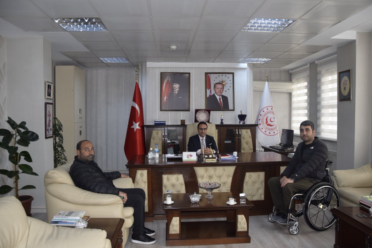 📍Aile ve Sosyal Hizmetler İl Müdürlüğü 

📌Gazimiz Milli Sporcu Yavuz Papağan İl Müdürümüz Ahmet Kırtay'ı ziyaret etti. 
Nazik ziyaretlerinden dolayı teşekkür ederiz.
<a href="/tcailesosyal/">T.C. Aile ve Sosyal Hizmetler Bakanlığı</a> 
<a href="/ashb_sehitgazi/">Şehit Yakınları ve Gaziler Genel Müdürlüğü</a>