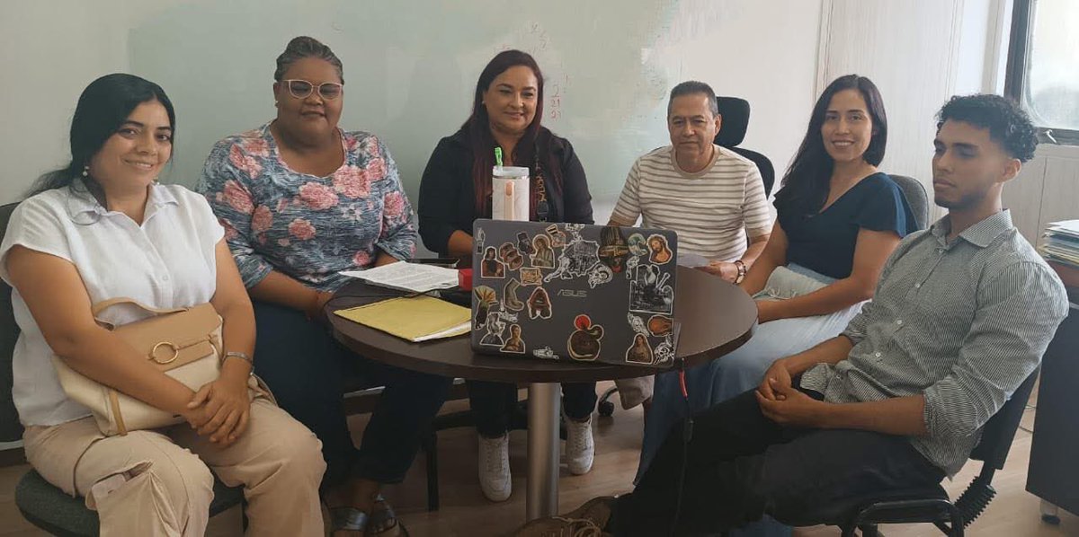 Alcaldiarestrep's tweet photo. Hoy nos reunimos con la Subsecretaria Administrativa de Educación, Dra. Ledys Castañeda, para revisar los diseños del proyecto de recuperación del edificio agroindustrial, que será un Centro de Innovación y Educación Superior para Restrepo. 🩵🤍

#Innovación #EducacionSuperior https://t.co/EVlCqTAqlp