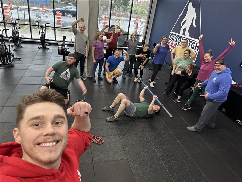 Proof that lifting heavy things brings people closer together.
Especially when someone’s floor pressing and we’re hyping it like it’s a world record. 💯😂 #StrongerEveryDay #GymFam