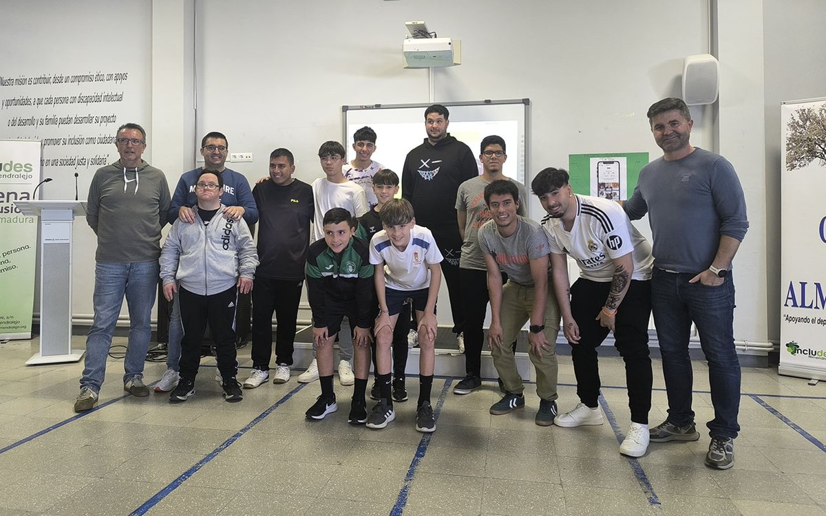 📸¡Algunas imágenes de la Fase 2 del programa 𝐈 + 𝐃𝐗𝐓 𝟐𝟎𝟐𝟓, que ya está en funcionamiento con la participación de clubes federados y asociaciones extremeñas de personas con discapacidad!

⚽✅"𝐃𝐞𝐩𝐨𝐫𝐭𝐞 𝐞 𝐢𝐧𝐜𝐥𝐮𝐬𝐢𝐨́𝐧 𝐩𝐚𝐫𝐚 𝐩𝐞𝐫𝐬𝐨𝐧𝐚𝐬 𝐜𝐨𝐧