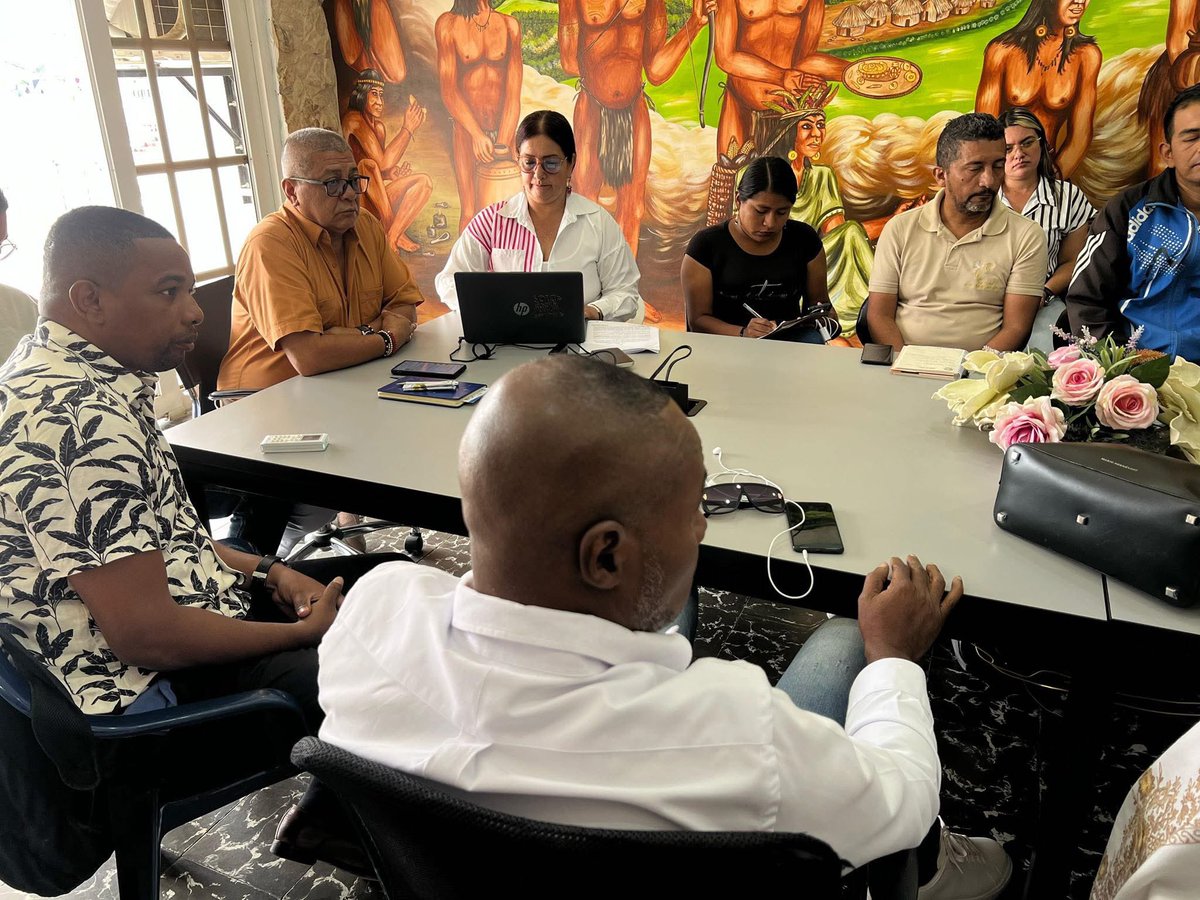 Alcaldiarestrep's tweet photo. Avanzamos en el diálogo para crear las mesas de concertación de las comunidades afrodescendientes. Se revisó el decreto que formalizará este espacio, reconociendo su historia y aportes. ¡Hacia un Restrepo más inclusivo! ✊🏽

#DiálogoYParticipación #ComunidadAfro #Restrepo https://t.co/z440ZWipjT