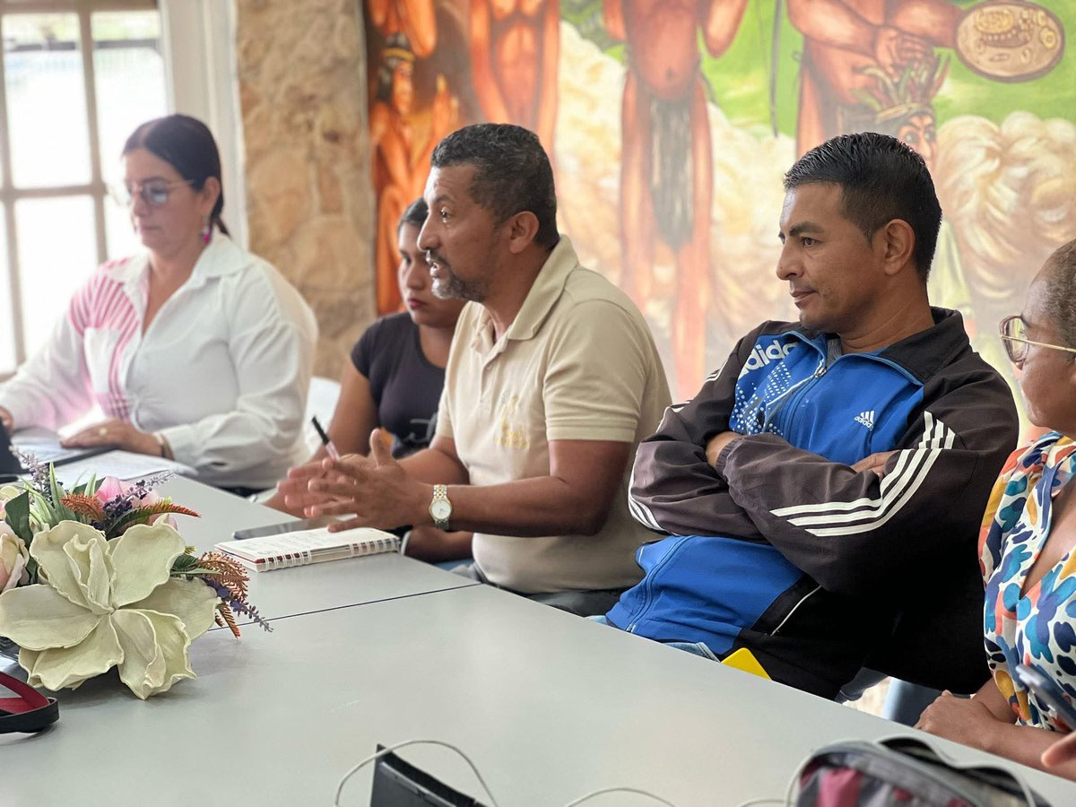 Alcaldiarestrep's tweet photo. Avanzamos en el diálogo para crear las mesas de concertación de las comunidades afrodescendientes. Se revisó el decreto que formalizará este espacio, reconociendo su historia y aportes. ¡Hacia un Restrepo más inclusivo! ✊🏽

#DiálogoYParticipación #ComunidadAfro #Restrepo https://t.co/z440ZWipjT