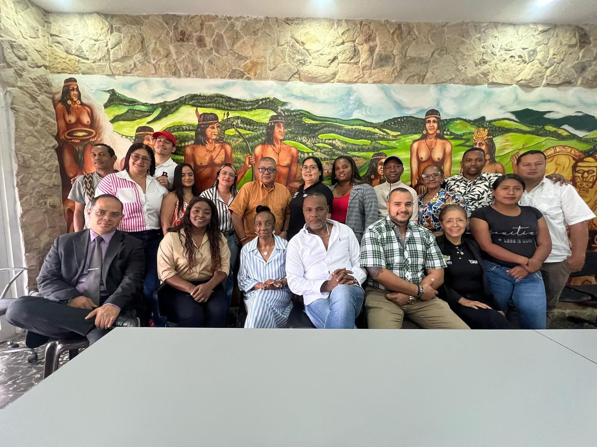 Alcaldiarestrep's tweet photo. Avanzamos en el diálogo para crear las mesas de concertación de las comunidades afrodescendientes. Se revisó el decreto que formalizará este espacio, reconociendo su historia y aportes. ¡Hacia un Restrepo más inclusivo! ✊🏽

#DiálogoYParticipación #ComunidadAfro #Restrepo https://t.co/z440ZWipjT