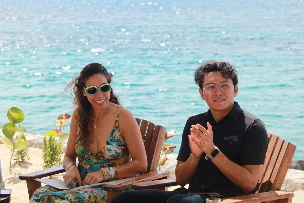 FoodandTravelMX's tweet photo. 🌴 Cozumel lo tiene todo: playas, arrecifes, sabores caribeños…
Y ahora también tiene Looch, el nuevo restaurante y beach club que abrió sus puertas este 7 de abril 🍹☀️
Te contamos por qué tienes que conocerlo ➡️https://t.co/eYW1Nk8VSC

#Looch #HotelBUnique #BUnique https://t.co/fvC1fLhuMG