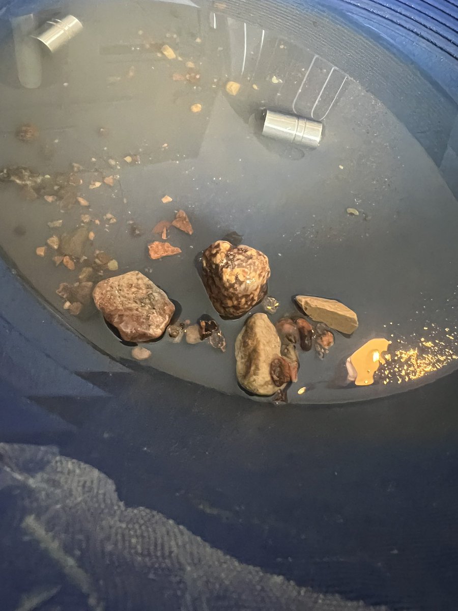 Save some old quality phones. U might need them for cool pics everyday⚓️