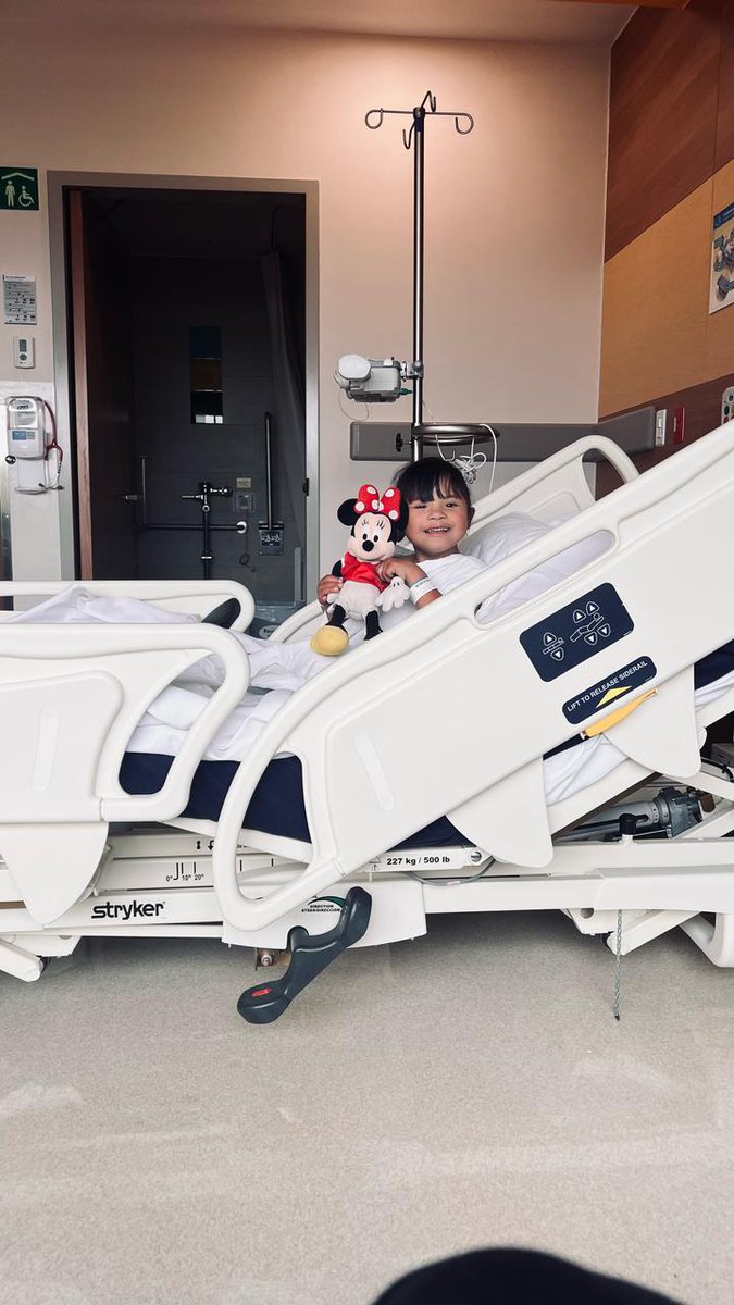 Yizis's tweet photo. Una oración por favor por Hope. 
Está en cirugía de corazón ❤️. 🙏🏻🙏🏻🙏🏻 https://t.co/qi6FhPTMpI