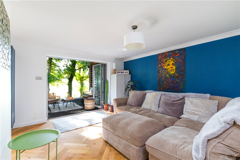 🏠 STUNNING 5 BEDROOM HOME!
📍 Dale View, Ilkley, LS29
Substantially extended to create an impressive and versatile family home, with westerly facing terrace overlooking a generous woodland garden.
☎ 01943 600655
📎 loom.ly/U5HQBTg
.
#5bedrooms #ilkleyestateagent